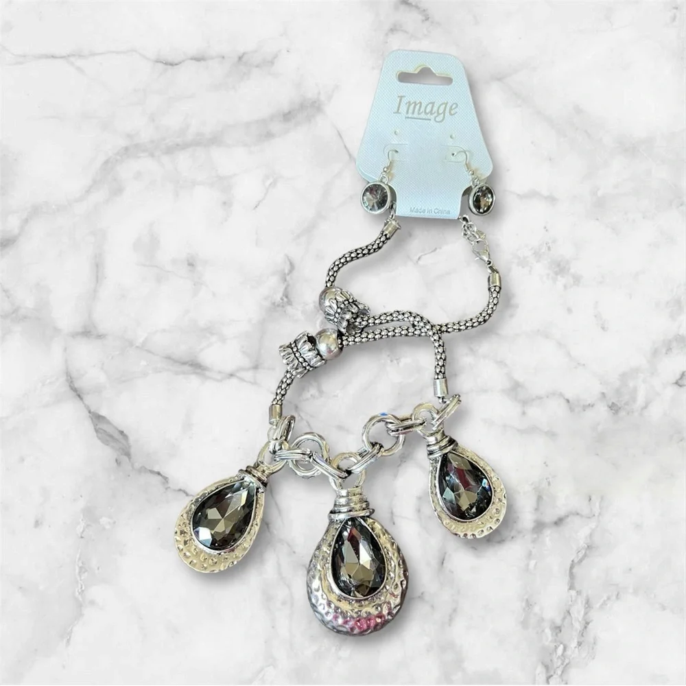 Image of beautiful silver with matching earrings necklace - Picture 2 of 2